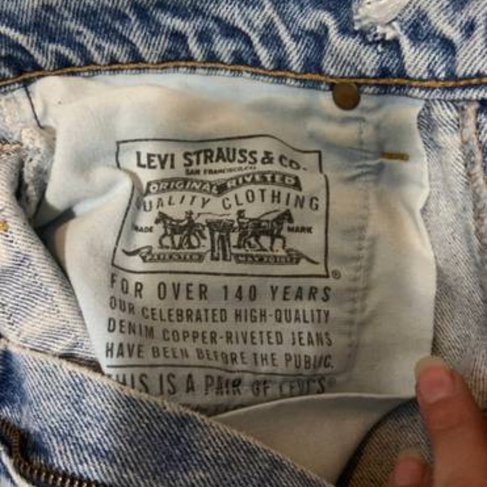 Levi’s Distressed High Rise Shorts - Picture 4 of 4